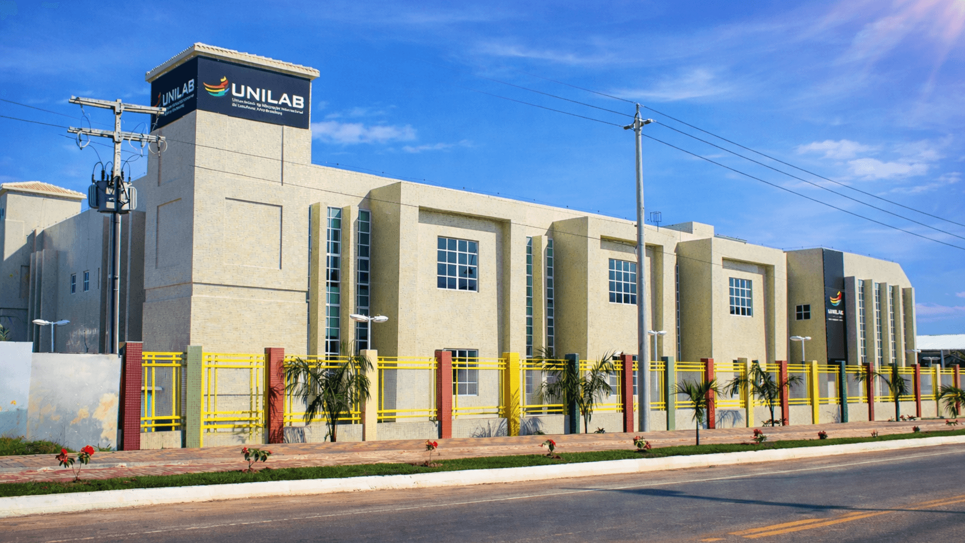 UNILAB publica edital com 49 vagas para Técnicos Administrativos: salários iniciais chegam a R$ 4,9 mil mais benefícios