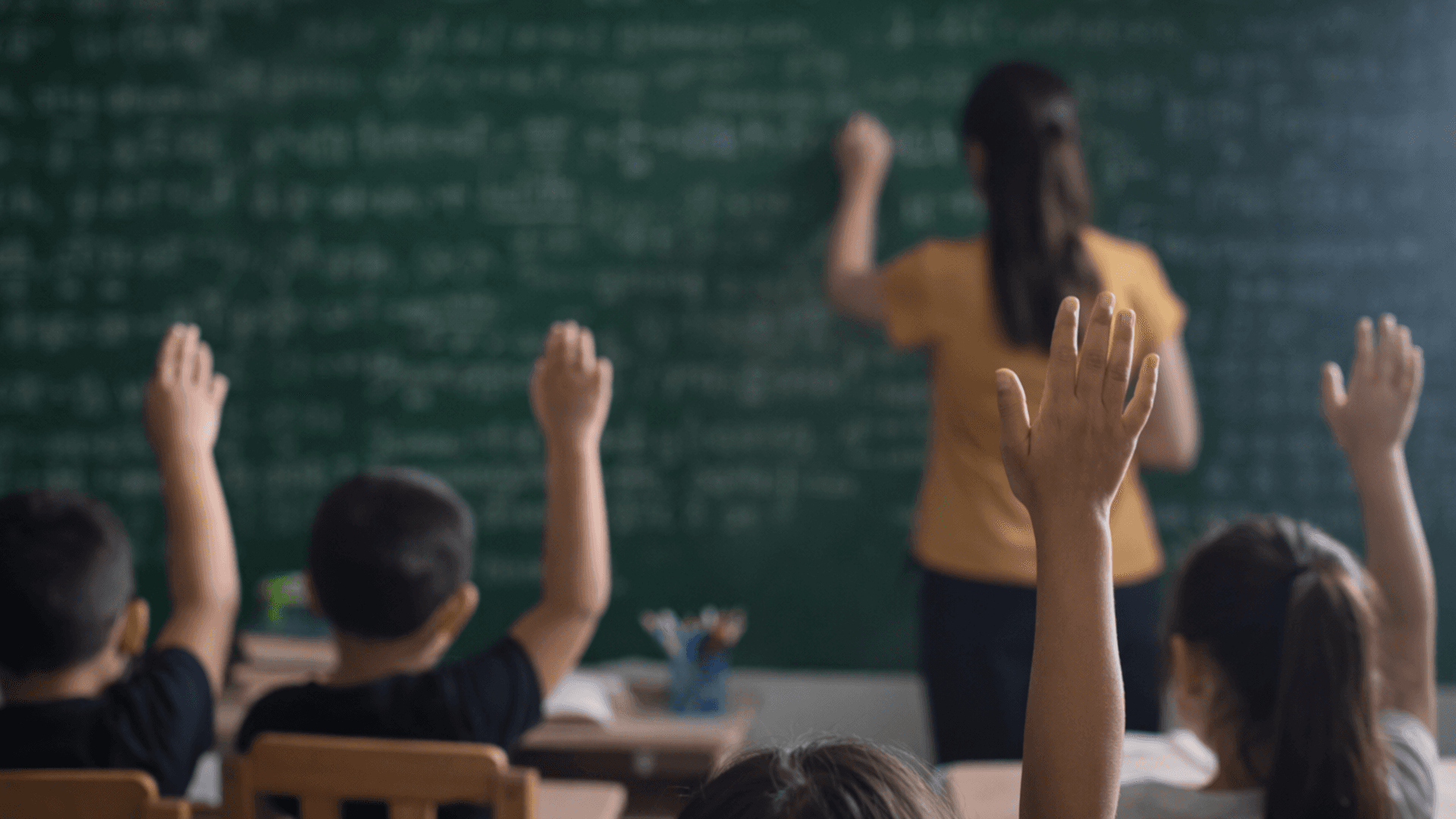 Concurso na Educação: Araucária-PR abre seleção para Professor com salário de até R$ 5,2 mil + R$ 1,3 mil de auxílio