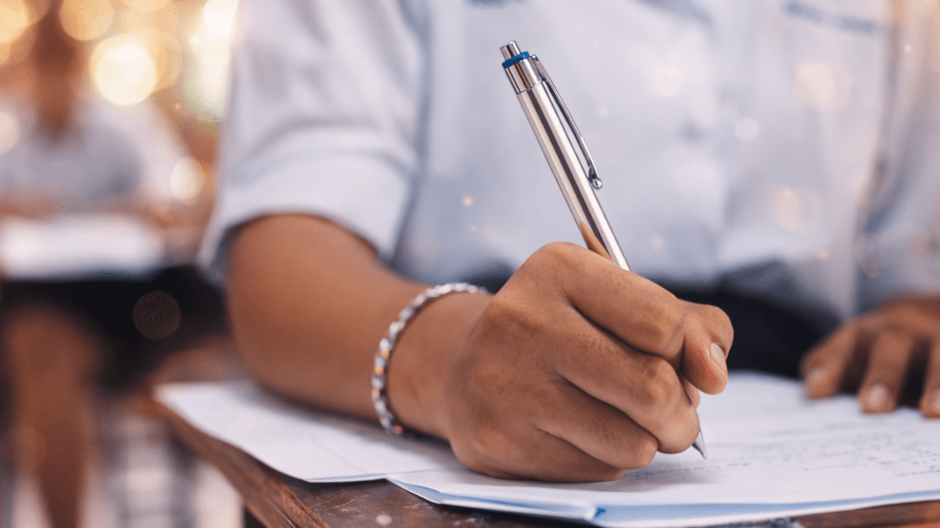 PARANAEDUCAÇÃO abre seleção com salário de até R$ 9,2 mil; inscrições começaram em 18 de fevereiro