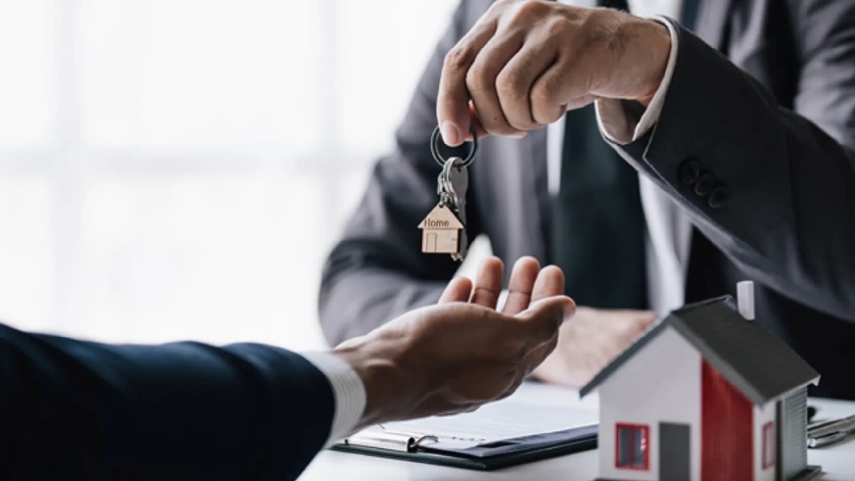 CRECI-BA publica edital: concurso tem vagas em diversas cidades e salários com benefícios que ultrapassam R$ 4,8 mil