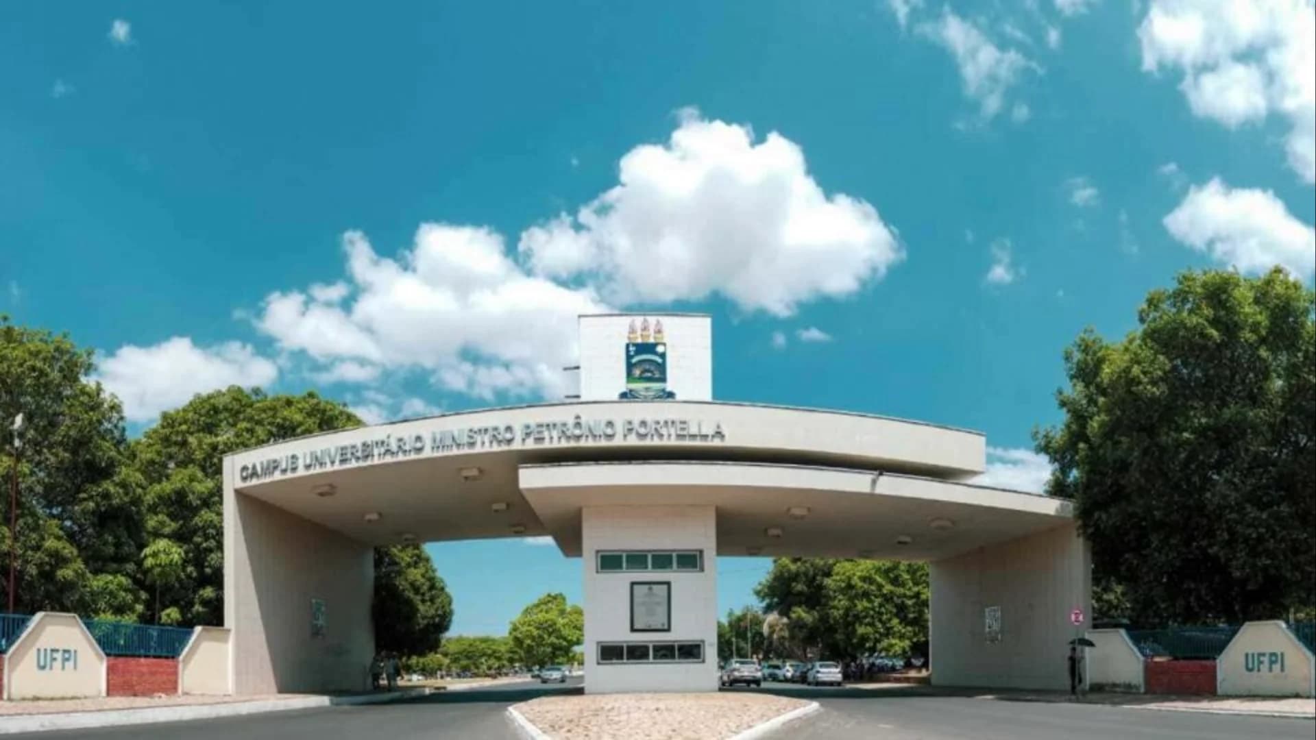 Edital UFPI 2026 é publicado com 5 vagas e salários de até R$ 5,2 mil