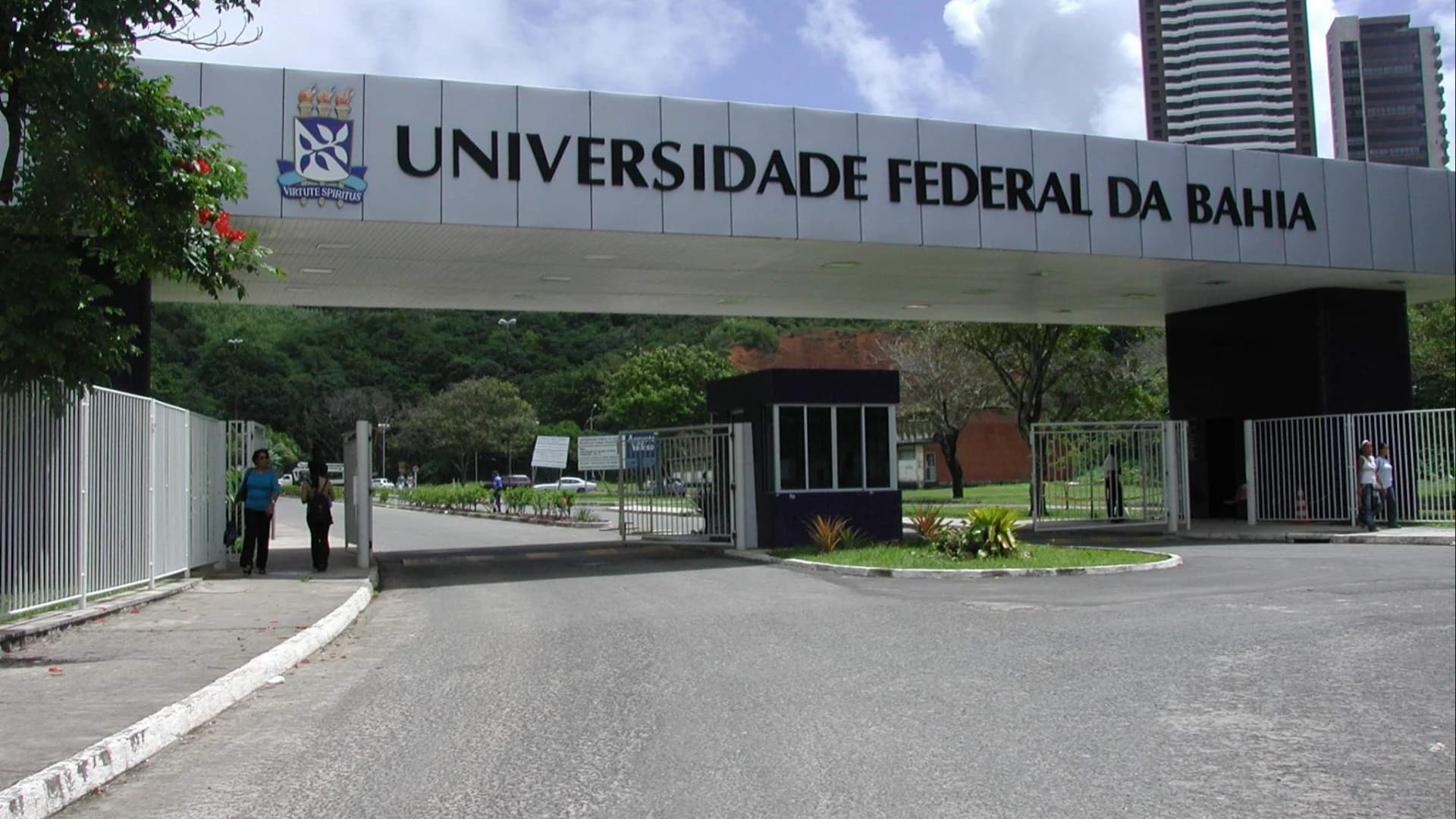 Edital da UFBA abre 139 vagas com salários que chegam a R$ 5,2 mil