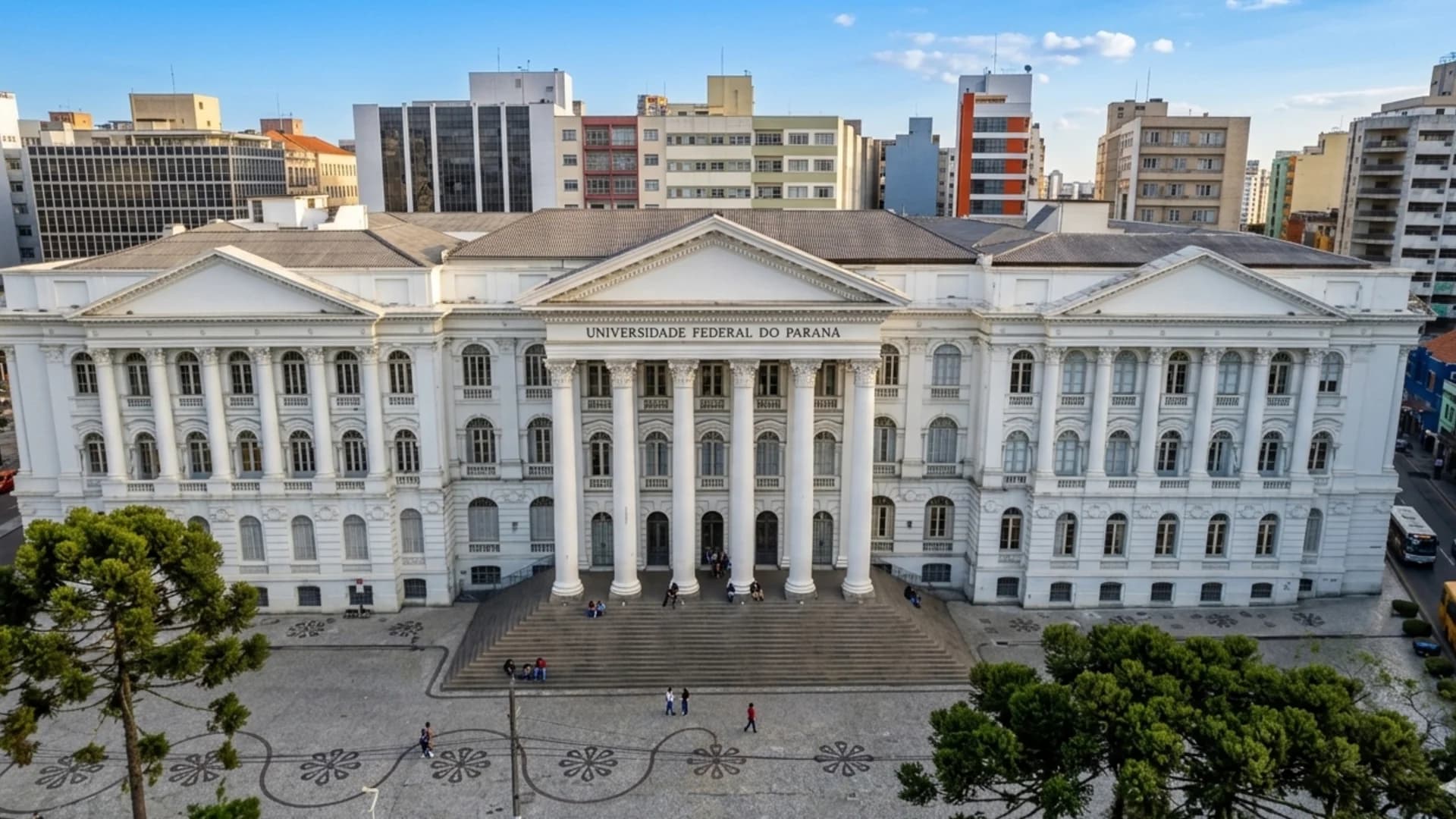 Saiu o edital UFPR 2026: universidade abre 26 vagas com salários de até R$ 4,7 mil e prova já tem data marcada
