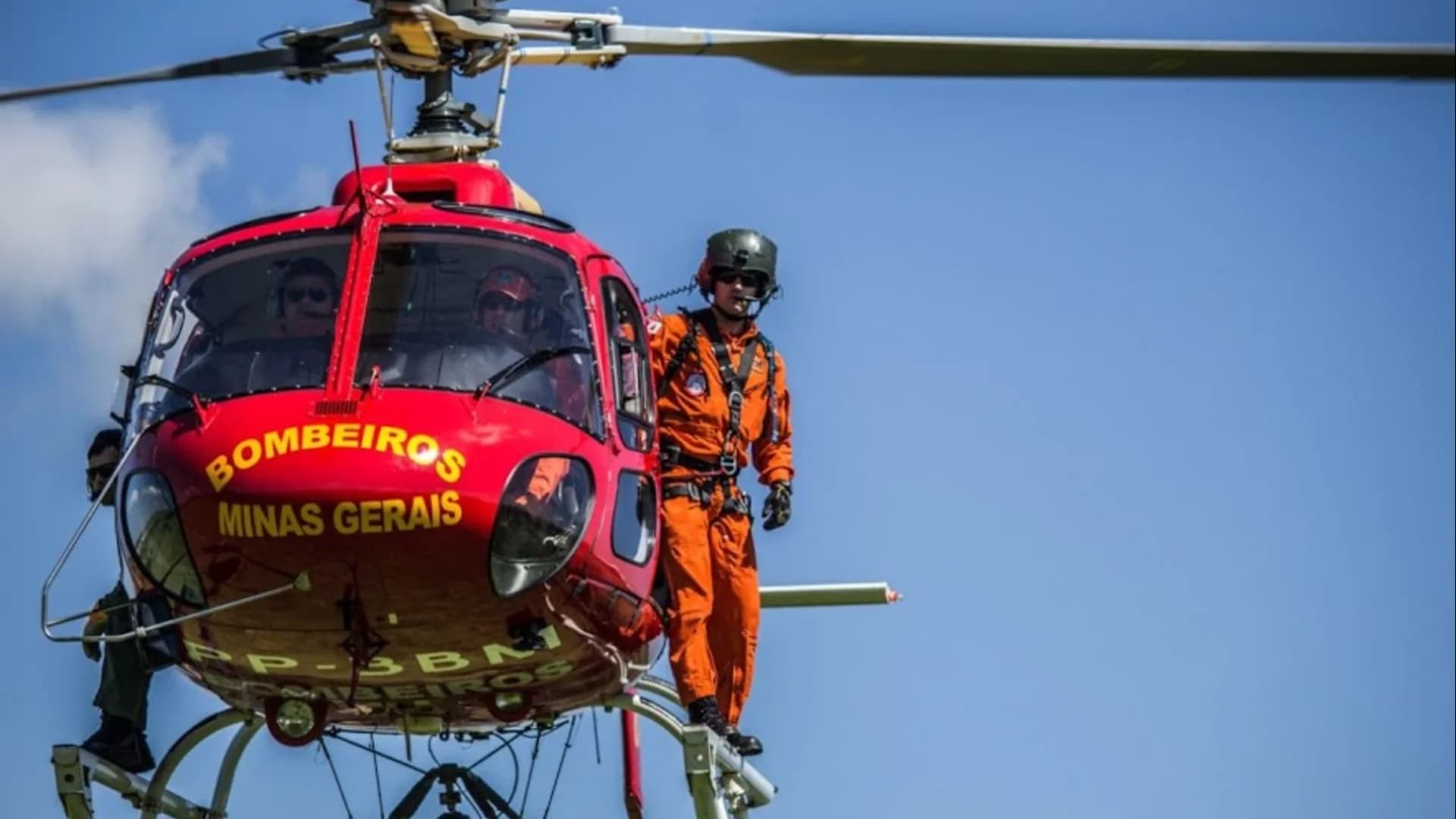 Bombeiros MG prorroga inscrições para 320 vagas; salário passa de R$ 5,3 mil