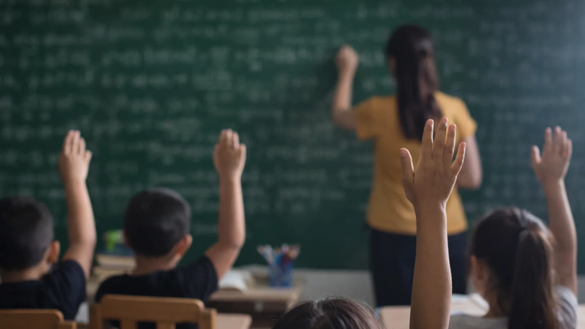 Concurso na Educação: Araucária-PR abre seleção para Professor com salário de até R$ 5,2 mil + R$ 1,3 mil de auxílio