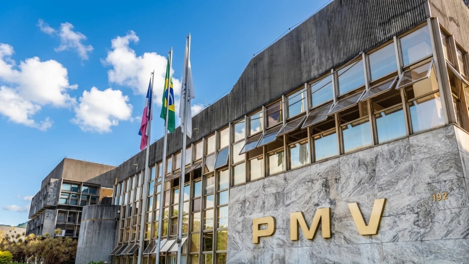 Concurso Vitória ES 2026 publica edital com 32 vagas de nível superior