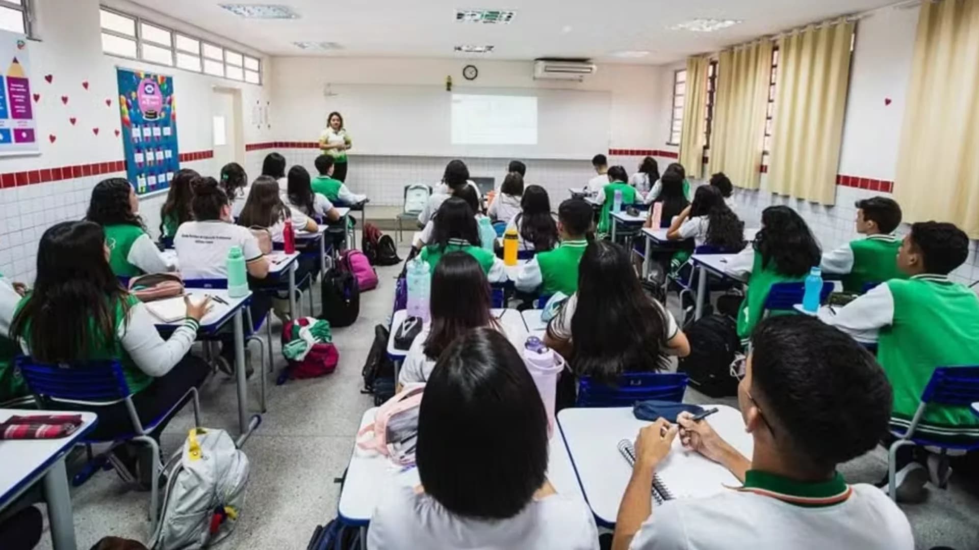 Seduc CE: 2 mil vagas para professores; salário passa de R$ 7 mil